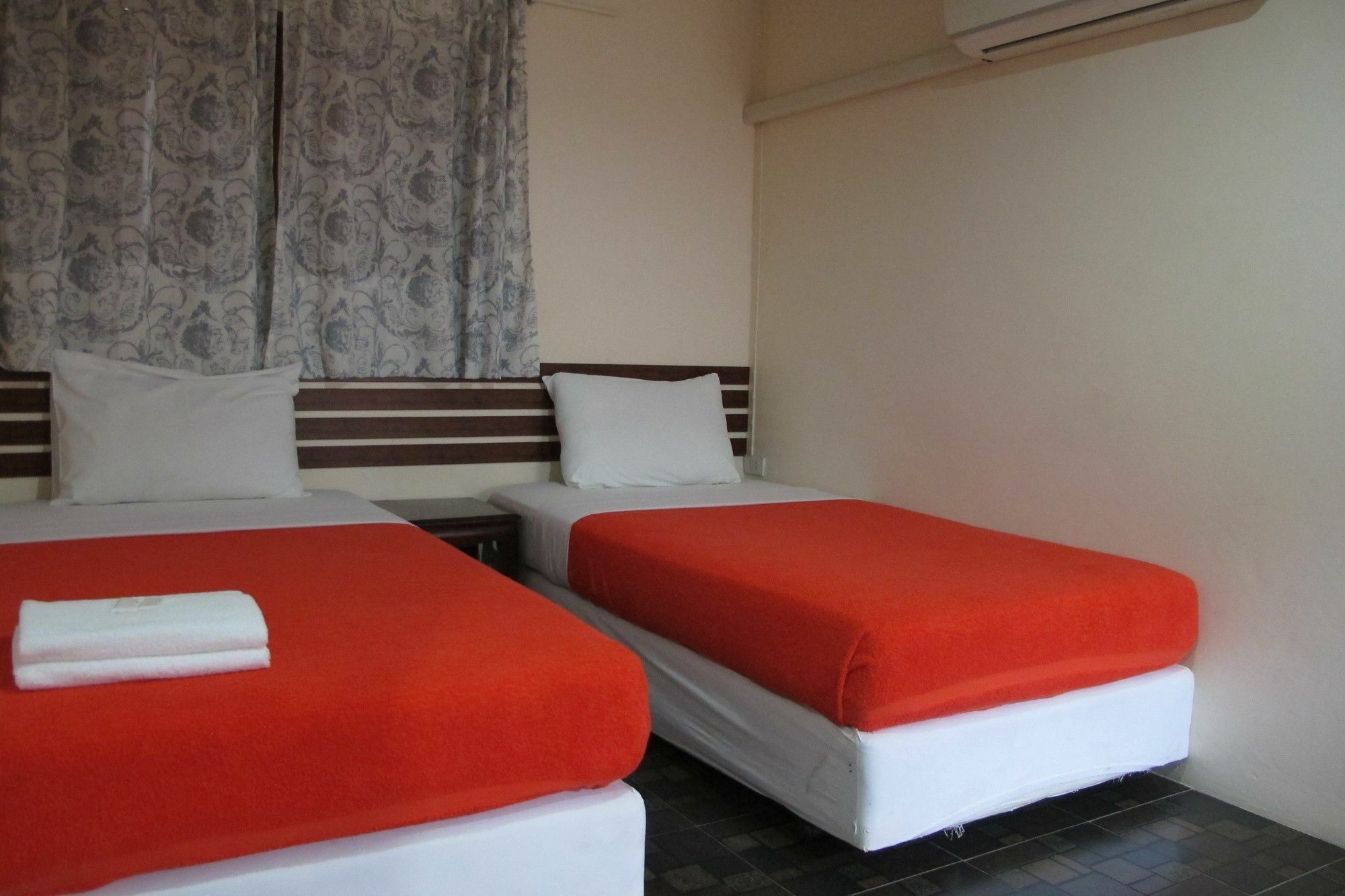 Samchai Hotel Si Racha Bagian luar foto