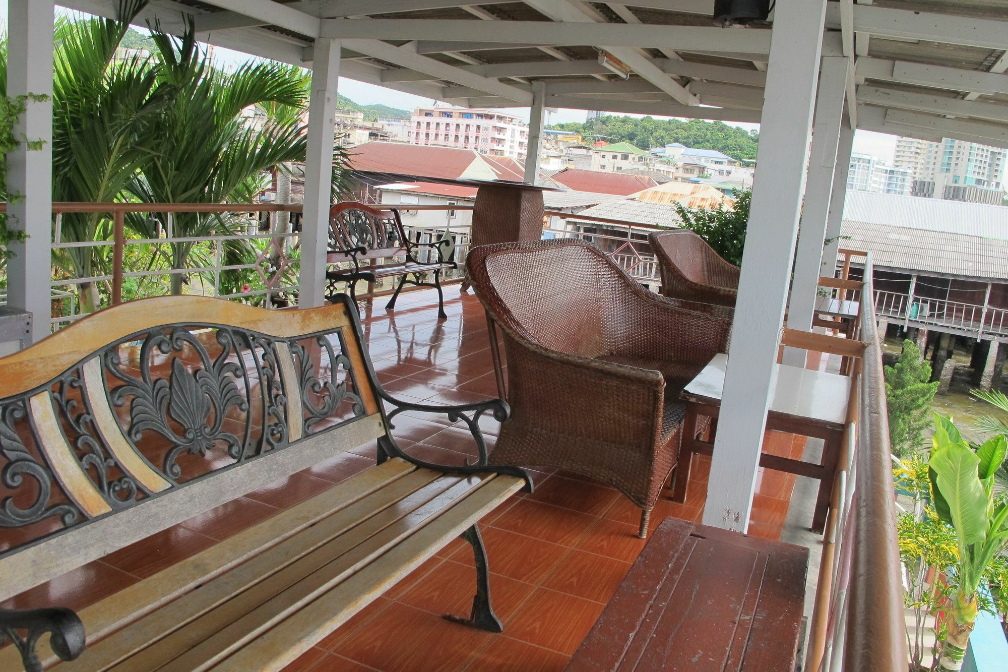 Samchai Hotel Si Racha Bagian luar foto