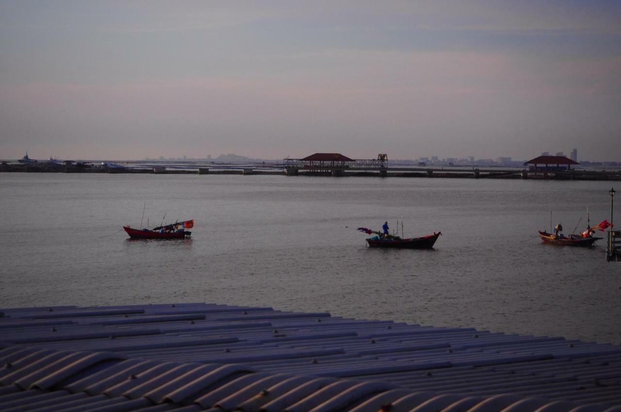 Samchai Hotel Si Racha Bagian luar foto