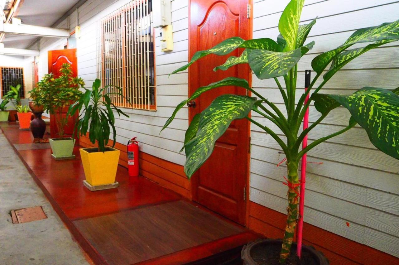 Samchai Hotel Si Racha Bagian luar foto