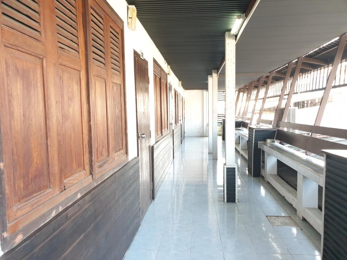 Samchai Hotel Si Racha Bagian luar foto